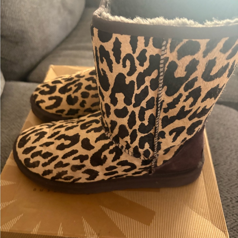UGG *Rare* Leopard Print Winter Boots - Picture 3 of 6
